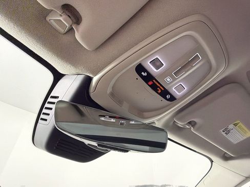 Certified 2023 Volvo XC40 B5 Plus w/ Climate Package image 20