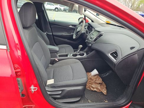 Used 2018 Chevrolet Cruze LT w/ Convenience Package image 15