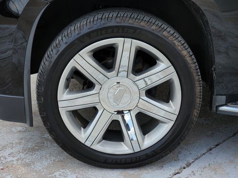 Used 2020 Cadillac Escalade Luxury RWD image 13