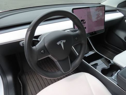 Used 2019 Tesla Model 3 Standard Range RWD image 12