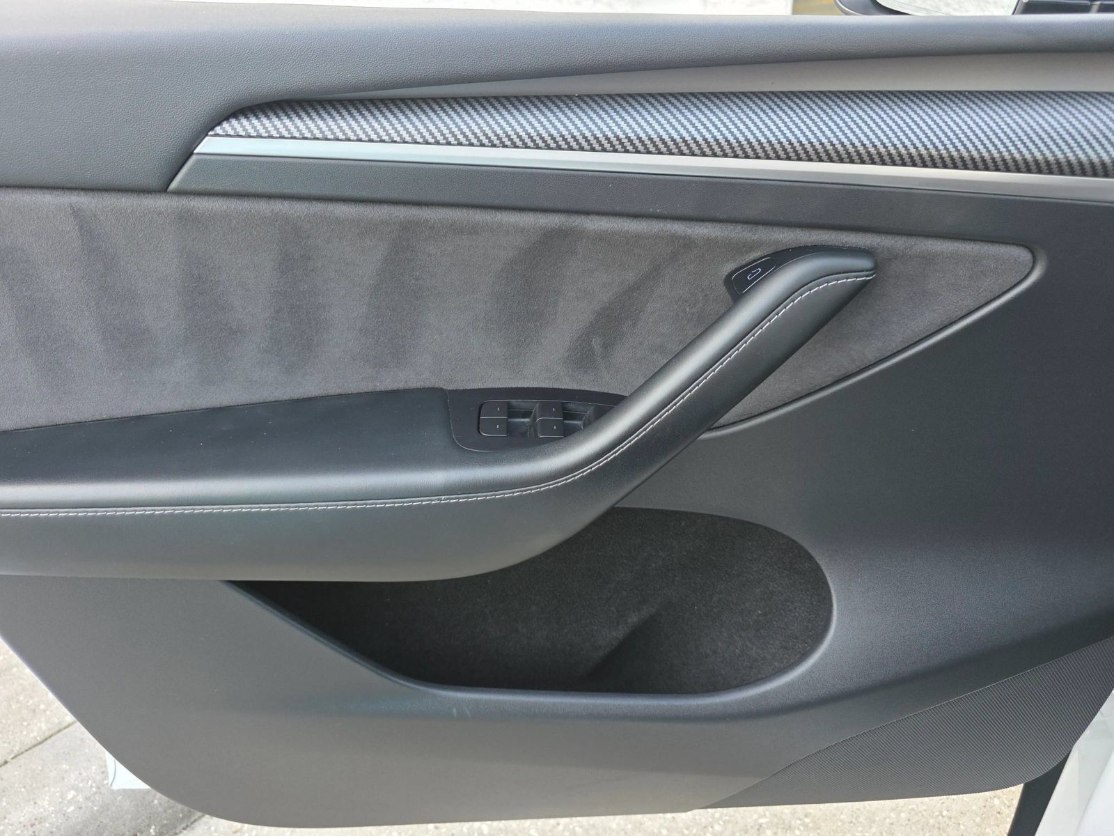 Used 2022 Tesla Model Y Long Range AWD/4WD image 23