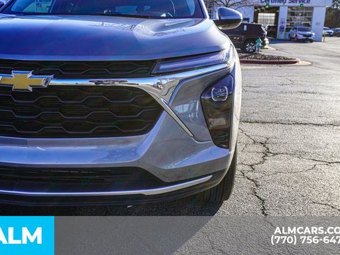 Used 2025 Chevrolet Trax LT w/ LT Convenience Package image 19