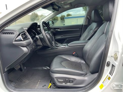 Used 2020 Toyota Camry XSE w/ Navigation Package FWD image 14