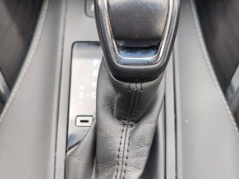 Used 2021 Toyota Venza Limited image 18