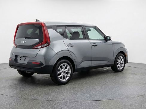 Used 2025 Kia Soul LX w/ LX Technology Package FWD image 9