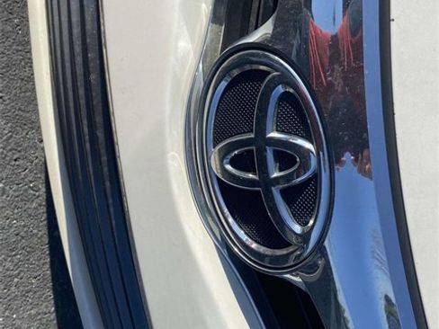 Used 2014 Toyota Avalon XLE Premium image 9