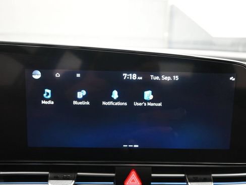 Used 2025 Hyundai Elantra SEL FWD image 11