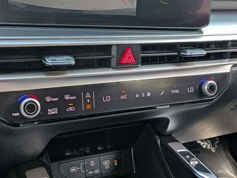 Used 2024 Kia Sorento S image 17