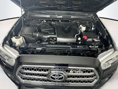 Used 2017 Toyota Tacoma TRD Sport w/ Tow Package (A/T) AWD/4WD image 33