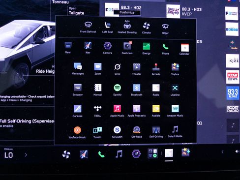 Used 2024 Tesla Cybertruck AWD Crew Cab image 28