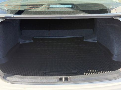 Used 2025 Toyota Corolla LE FWD image 9