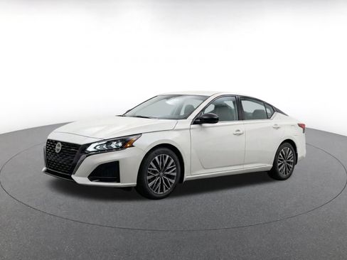 Used 2026 Nissan Altima 2.5 SV FWD image 3