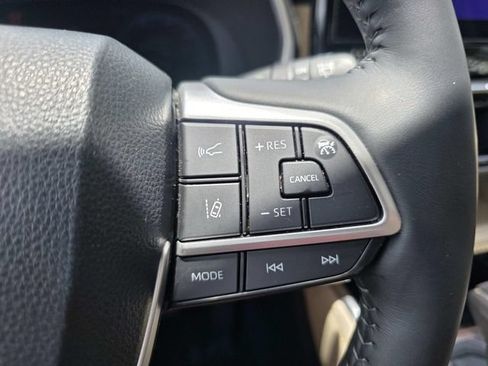 Used 2023 Toyota Highlander Limited FWD image 15