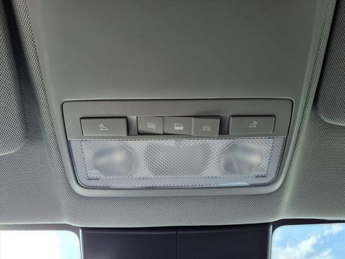 Used 2022 Chevrolet Trax LT w/ LT Convenience Package image 15