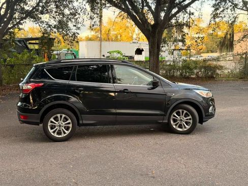 Used 2018 Ford Escape SE w/ Ford Safe & Smart Package image 4