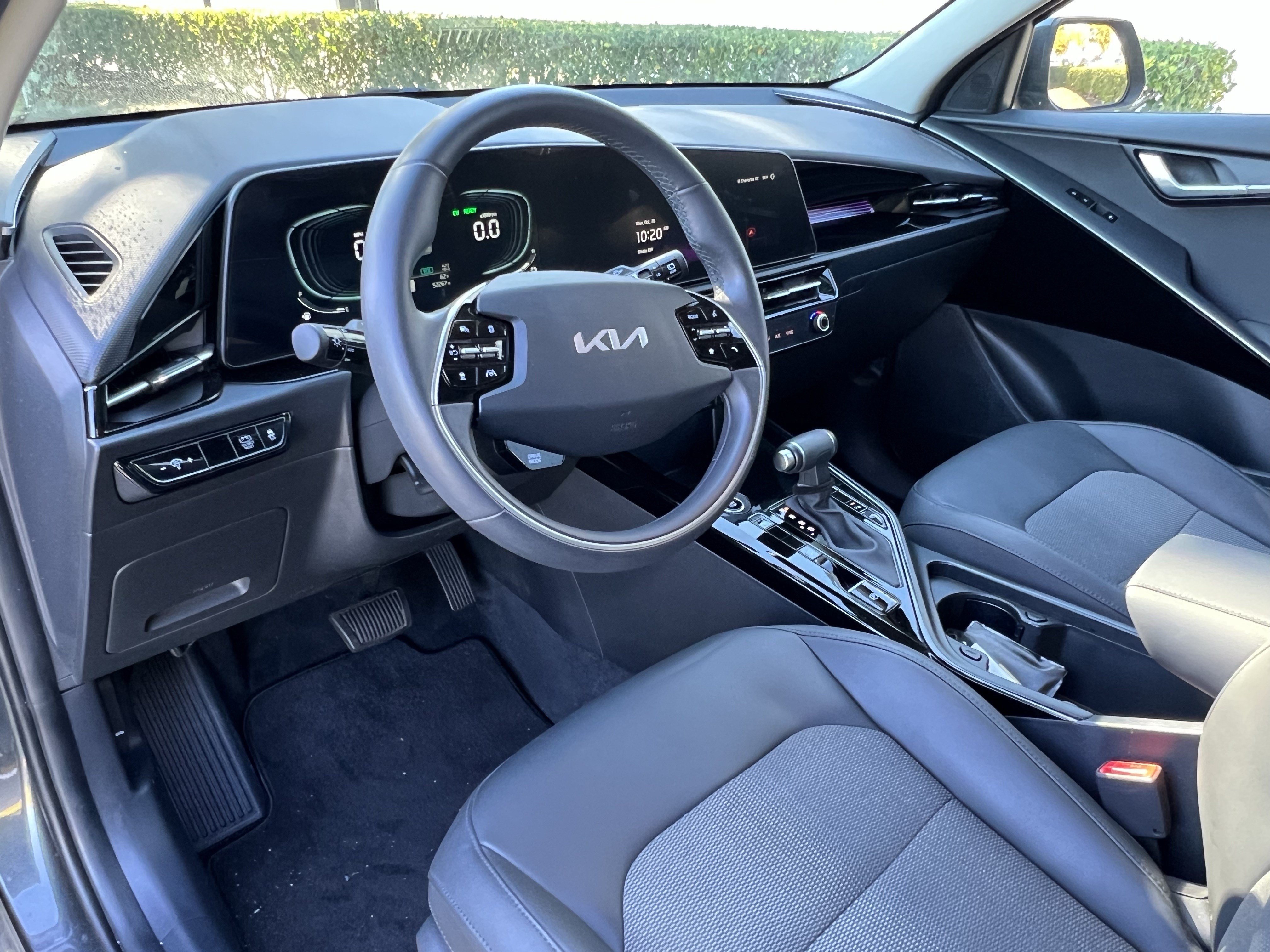 Used 2025 Kia Niro EX FWD image 17