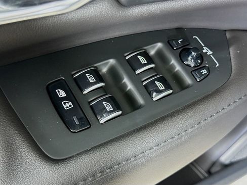Certified 2025 Volvo S90 B6 Plus AWD/4WD image 18
