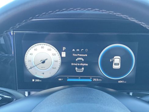 Certified 2025 Hyundai Elantra Limited image 9