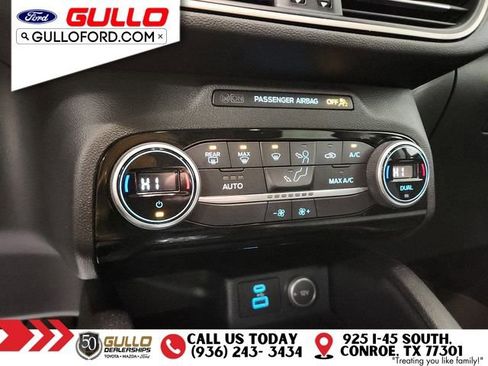 Used 2021 Ford Escape SE w/ SE Sport Appearance Package image 26