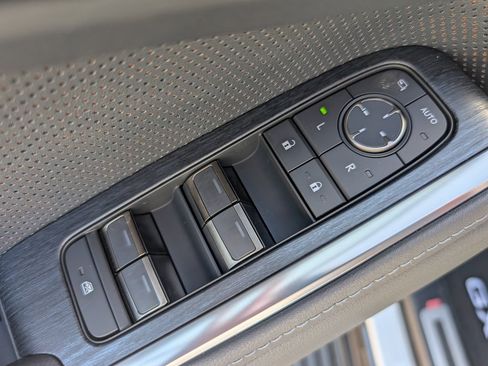 Used 2025 Lexus GX 550 w/ Accessory Package (Z1) image 21