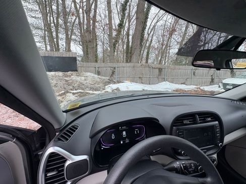 Used 2025 Kia Soul LX w/ LX Technology Package image 31