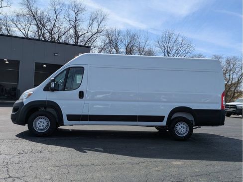 Used 2025 RAM ProMaster 3500 w/ Convenience Group FWD image 4