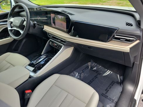 Certified 2025 Audi Q5 Premium w/ Convenience Package AWD/4WD image 11