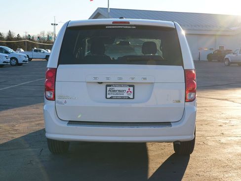 Used 2018 Dodge Grand Caravan SE w/ UConnect Hands-Free Group image 4