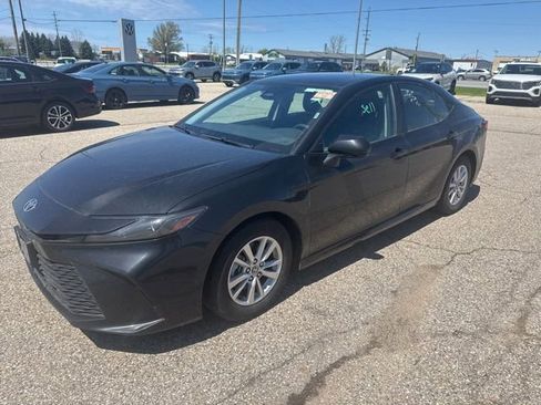 Used 2025 Toyota Camry LE FWD image 9