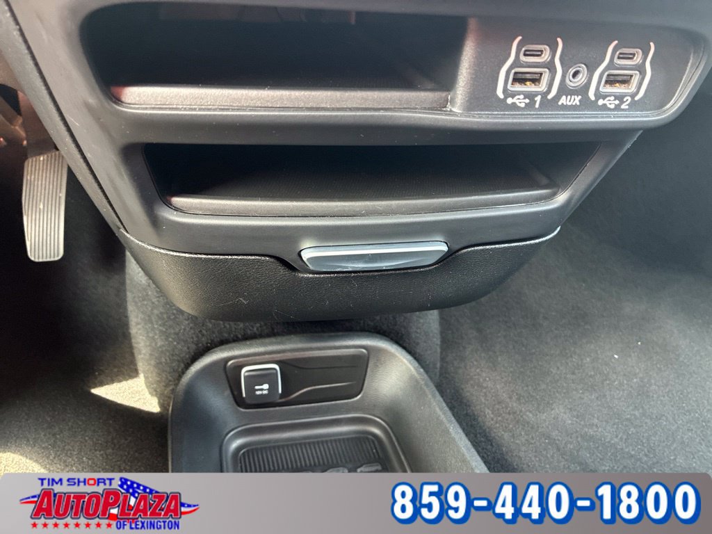 Used 2025 Chrysler Pacifica Select FWD image 32