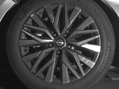 Used 2025 Nissan Altima 2.5 SV FWD image 15