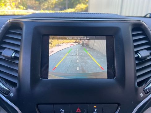 Used 2021 Jeep Cherokee Latitude Lux image 29