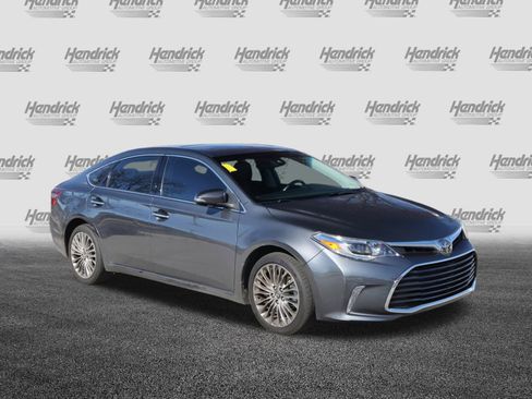 Used 2017 Toyota Avalon Limited image 2