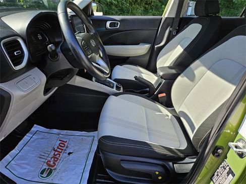 Used 2023 Hyundai Venue SEL image 8