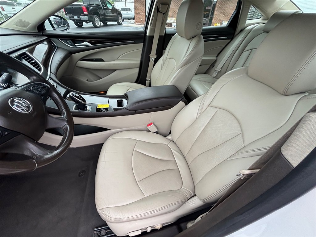 Used 2018 Buick LaCrosse Essence FWD image 13
