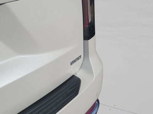 Used 2021 Cadillac Escalade Premium Luxury image 8