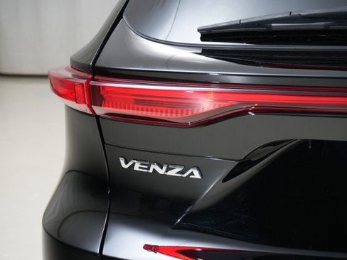 Used 2021 Toyota Venza XLE image 21