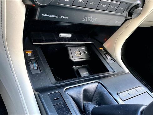 Used 2023 Lexus GX 460 Premium w/ Accessory Package AWD/4WD image 16