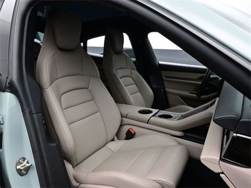 Used 2025 Porsche Taycan image 17
