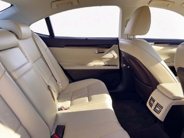 Used 2017 Lexus ES 350 w/ Ultra Luxury Package FWD image 29