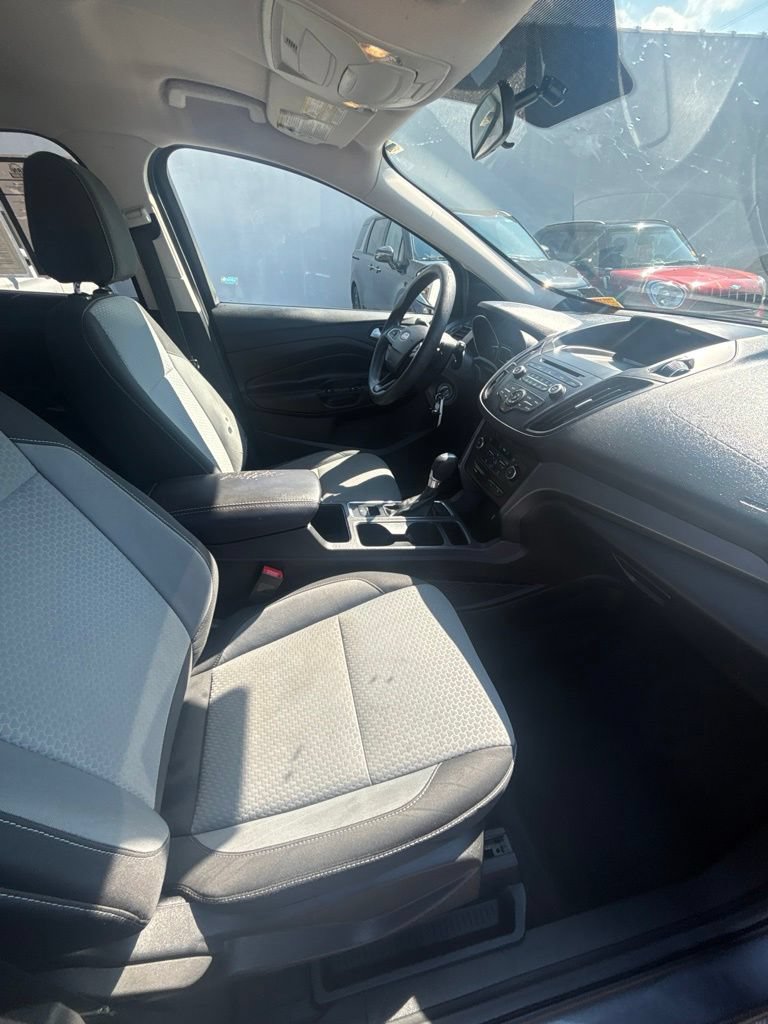 Used 2017 Ford Escape SE w/ SE Cold Weather Package AWD/4WD image 24