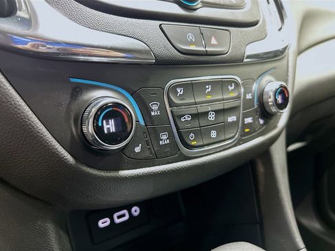 Used 2023 Chevrolet Equinox LT image 16