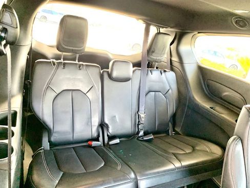 Used 2025 Chrysler Pacifica Select FWD image 24