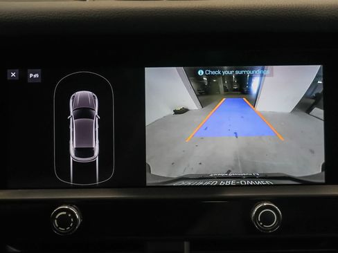 Certified 2023 Porsche Macan AWD/4WD image 28
