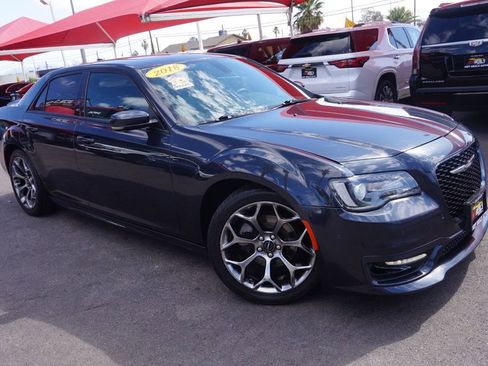 Used 2018 Chrysler 300 S w/ 300S Premium Group RWD image 2