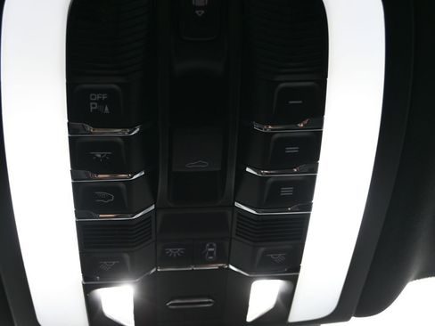 Certified 2025 Porsche Macan image 25