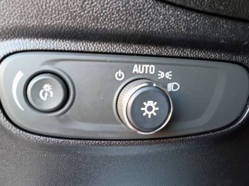 Used 2019 Chevrolet Equinox LT FWD image 10