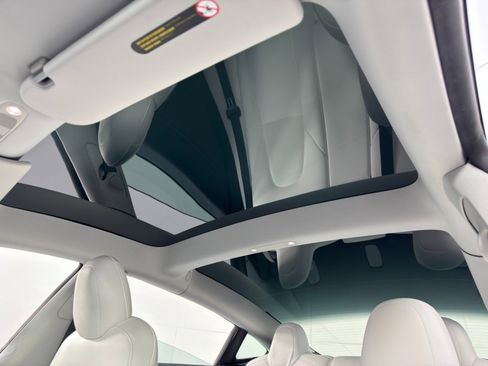 Used 2021 Tesla Model 3 Performance image 12