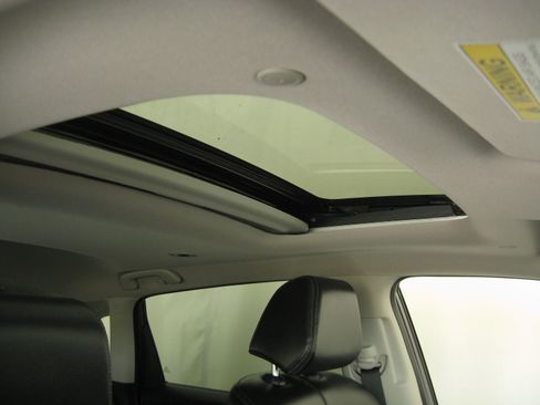 Used 2023 Honda HR-V EX-L image 3