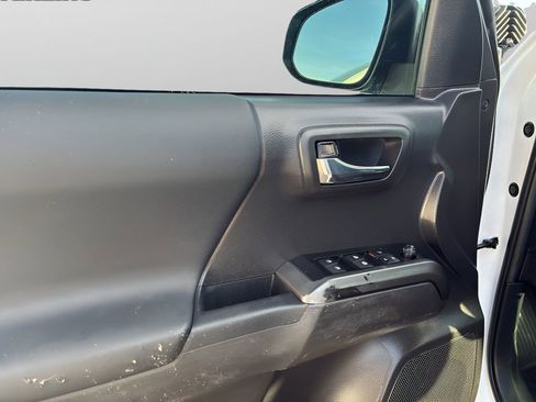 Used 2023 Toyota Tacoma TRD Off-Road image 22